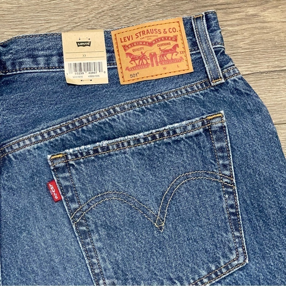 Levi's Destroyed 501 Short in Sansome Muse Women's Denim Jeans Cotton Sz 33 NWT - Picture 10 of 10